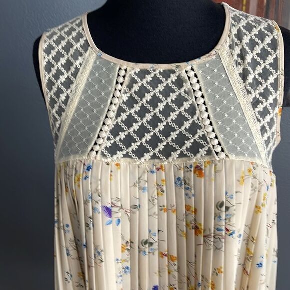 Taylor & Sage ivory floral pleated skirt lace bodice sleeveless top. Small. New. - Picture 2 of 6